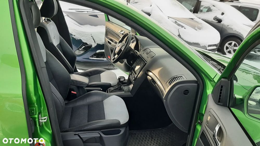 Skoda Octavia 2.0 TSI DSG RS - 23