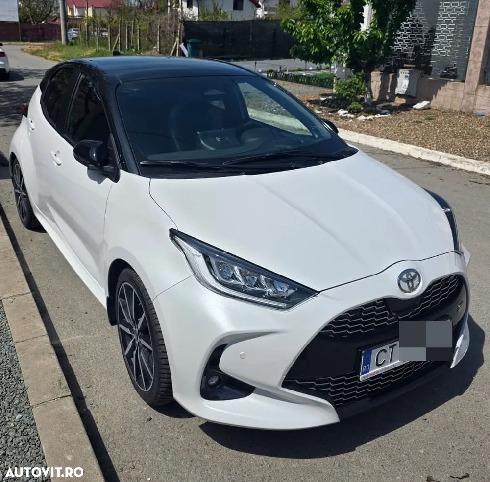 Toyota Yaris 1.5 VVT-i HSD Dynamic Bi-tone - 1