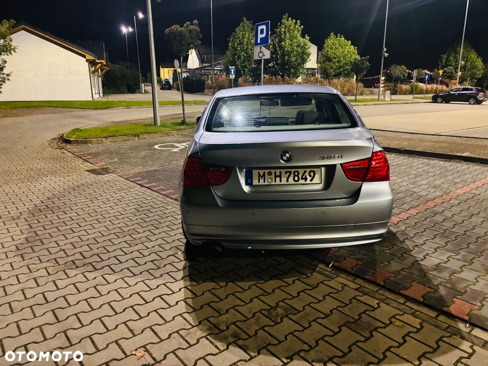 BMW 3 Series 2009 photo 5