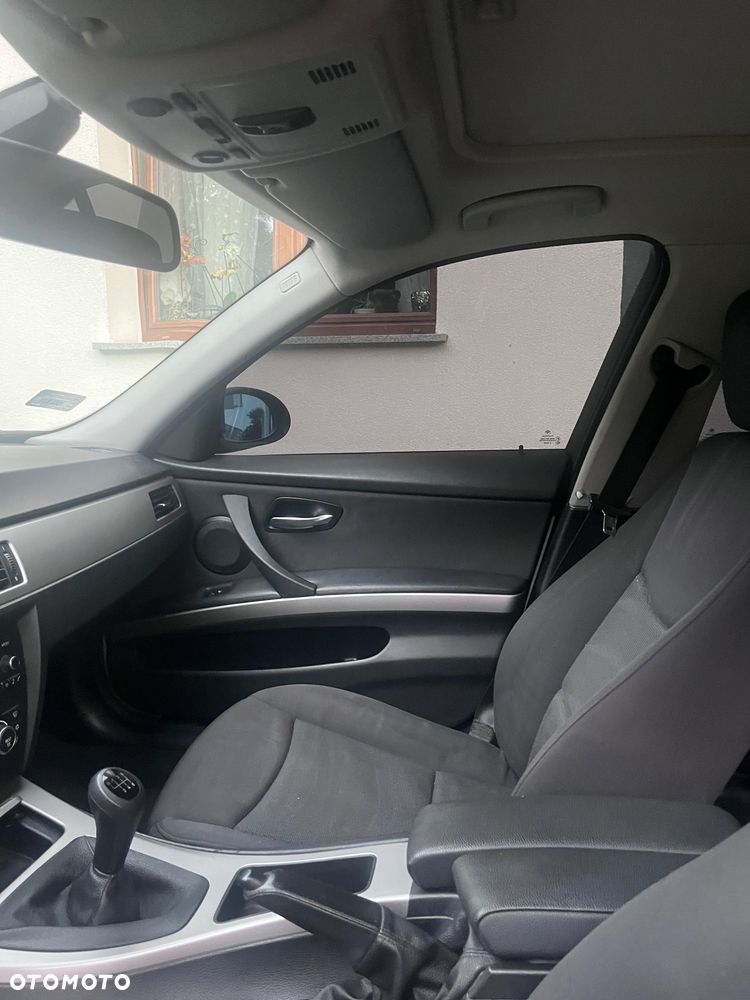 BMW Seria 3 318d - 19