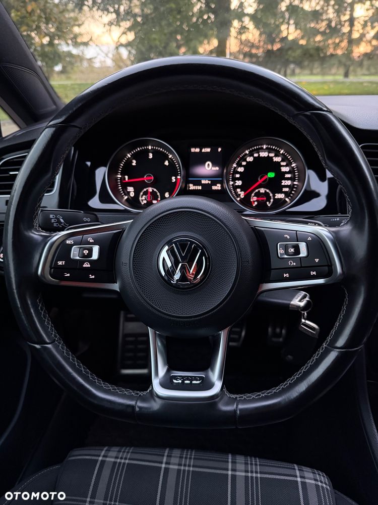 Volkswagen Golf - 31