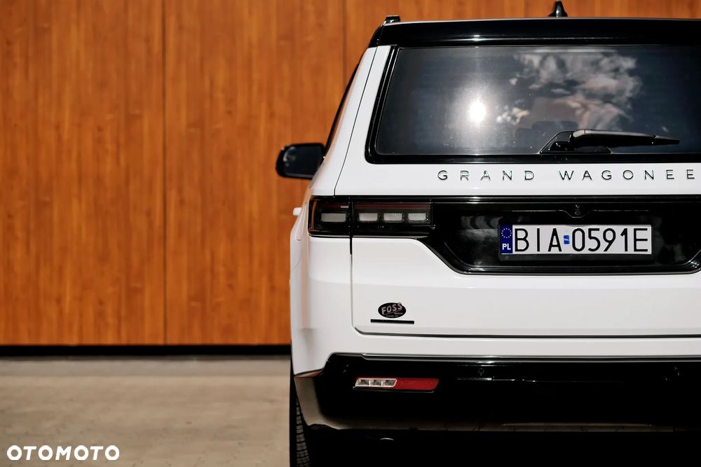 Jeep Grand Wagoneer - 10