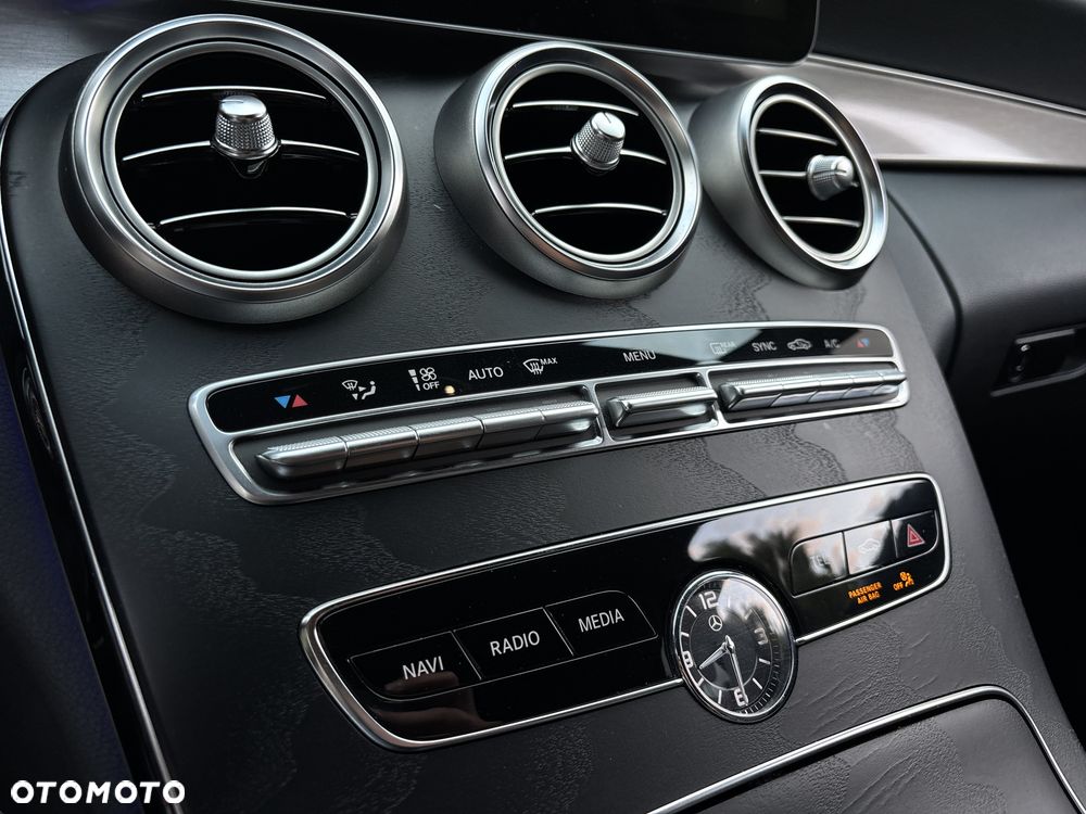 Mercedes-Benz Klasa C 300 d 9G-TRONIC AMG Line - 32