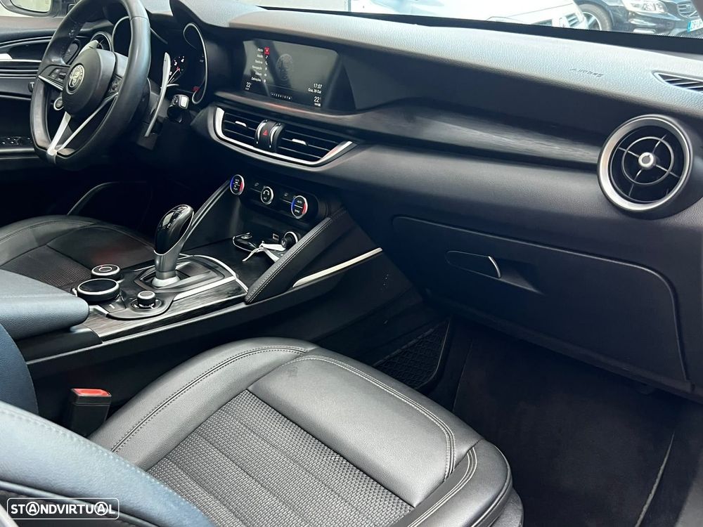 Alfa Romeo Stelvio 2.2 D TI AT8 - 18