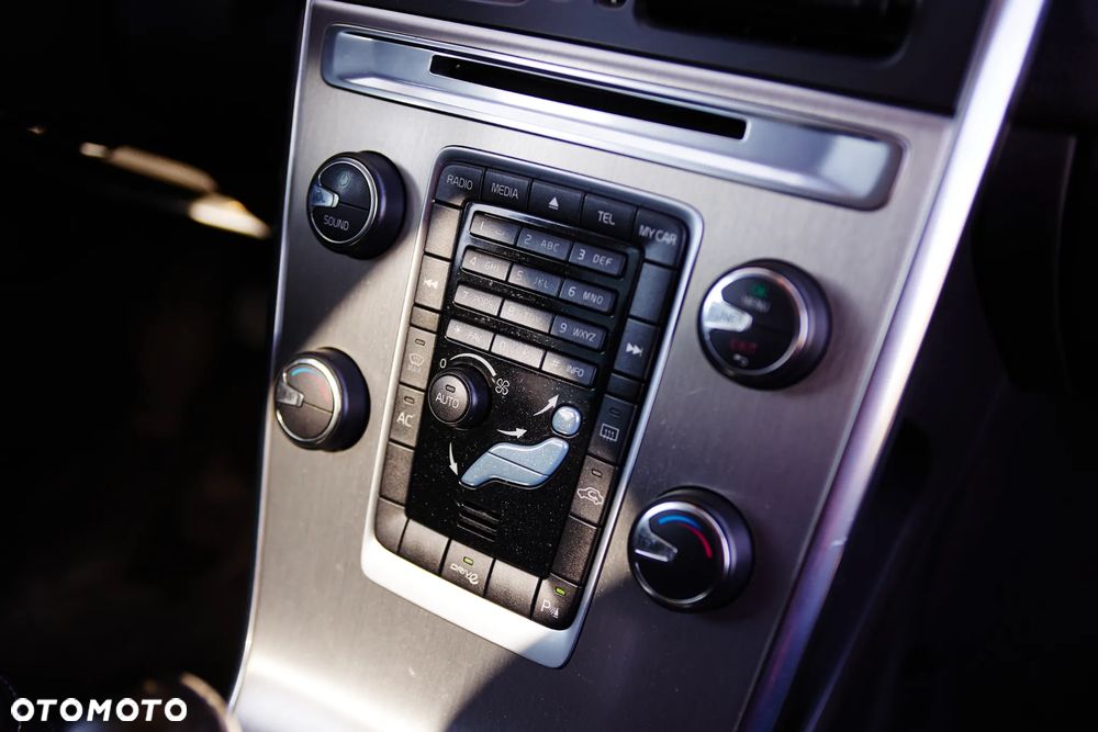 Volvo XC 60 D4 Momentum - 25
