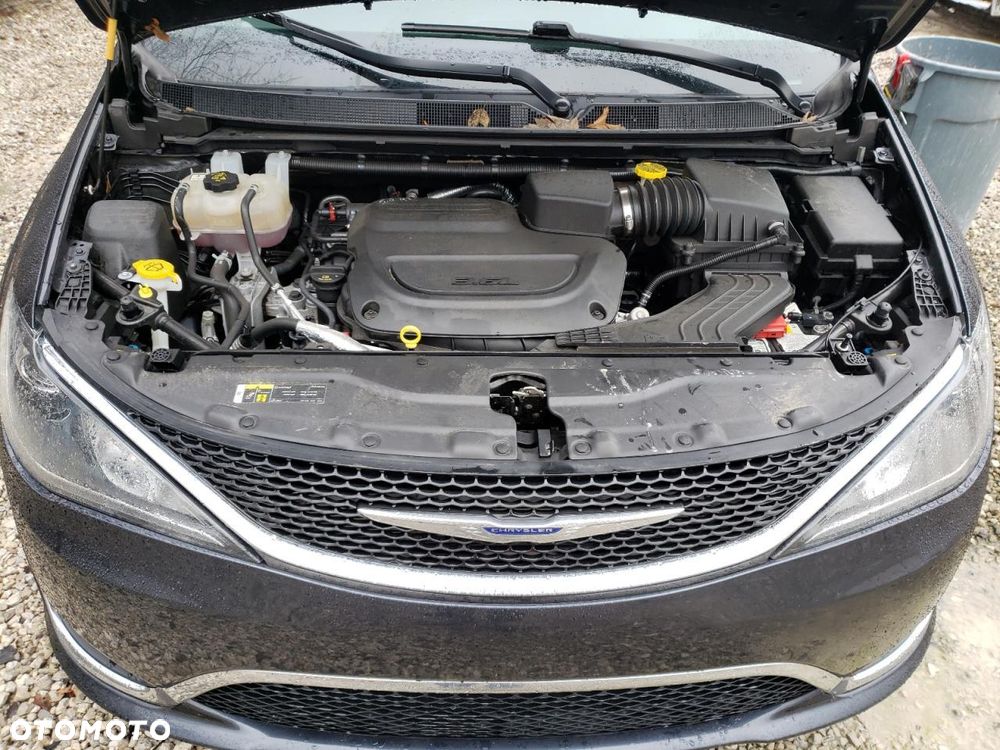 Chrysler Pacifica - 12