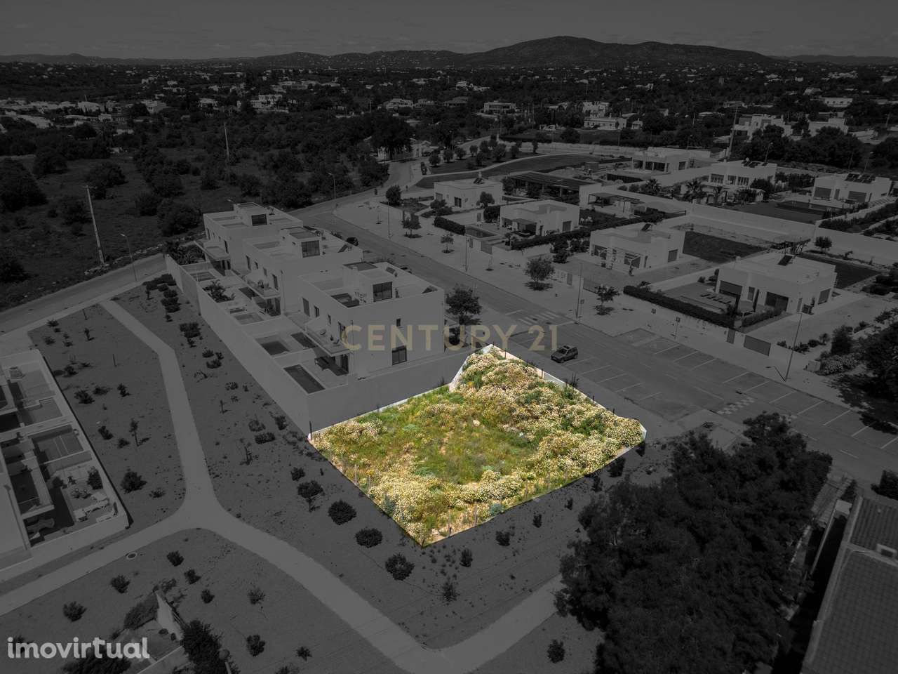 Lote de Terreno com Projeto Pré-aprovado para Moradia T3 com Piscina P - Grande imagem: 2/20