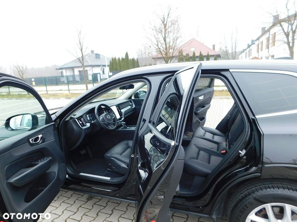 Volvo XC 60 D4 Momentum Pro - 11