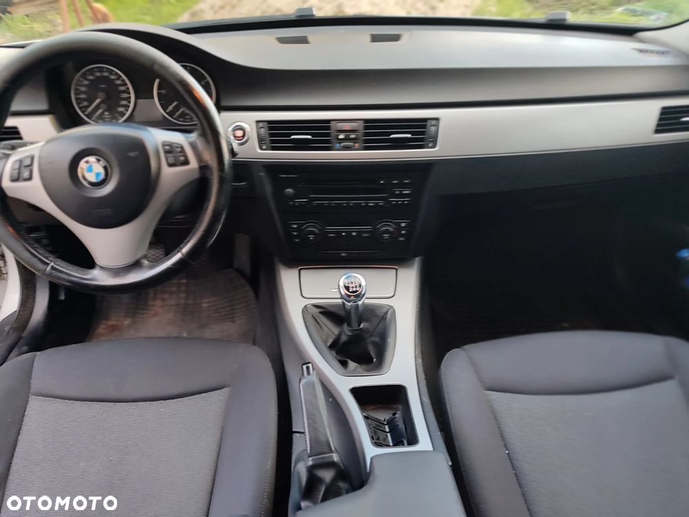 BMW Seria 3 318d - 11