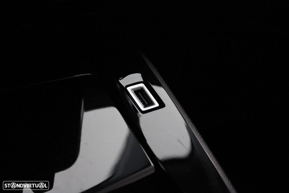 Peugeot e-2008 50 kWh Allure Pack - 23