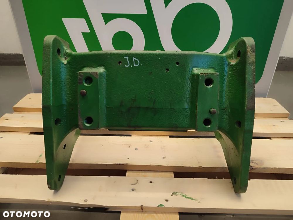 Wspornik L224696 Belka poprzeczna 060320 John Deere 6320 - 6