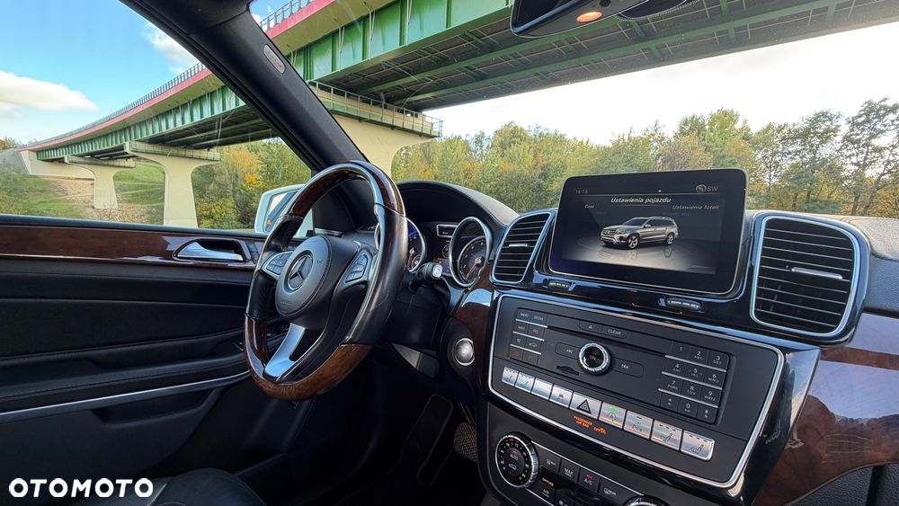 Mercedes-Benz GLS - 27