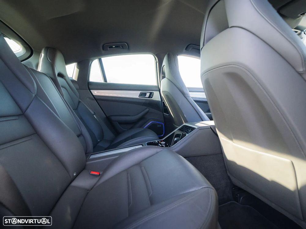 Porsche Panamera - 25