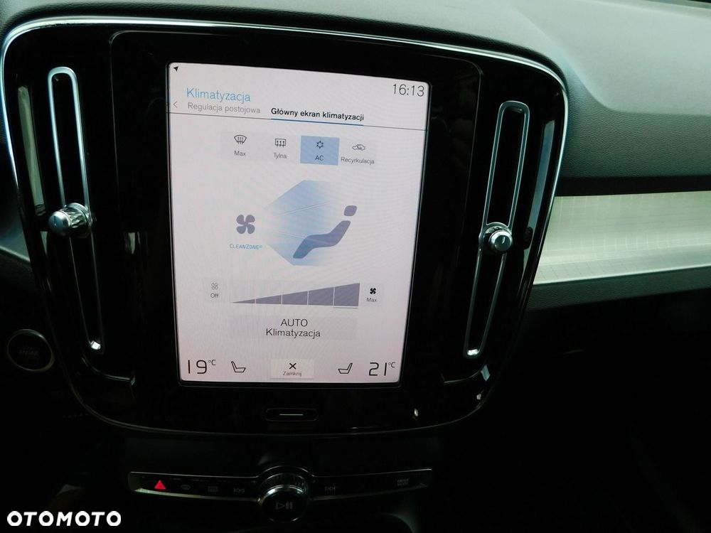 Volvo XC 40 T3 Geartronic Momentum Pro - 23