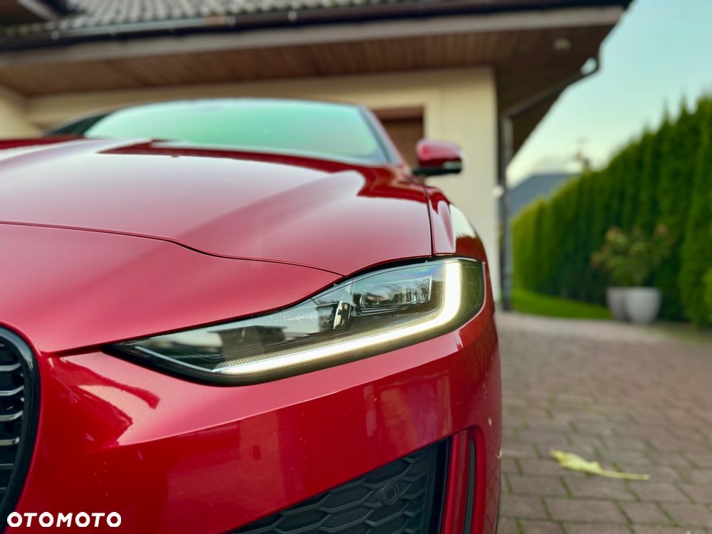 Jaguar XE D200 R-Dynamic SE - 9