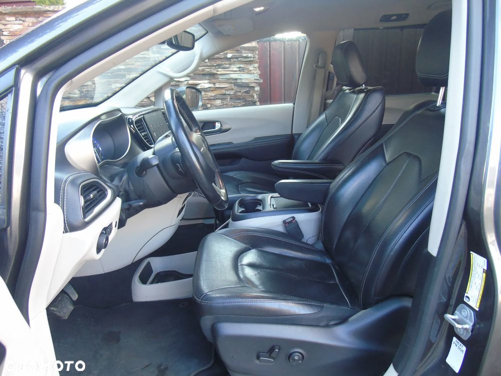 Chrysler Pacifica - 15