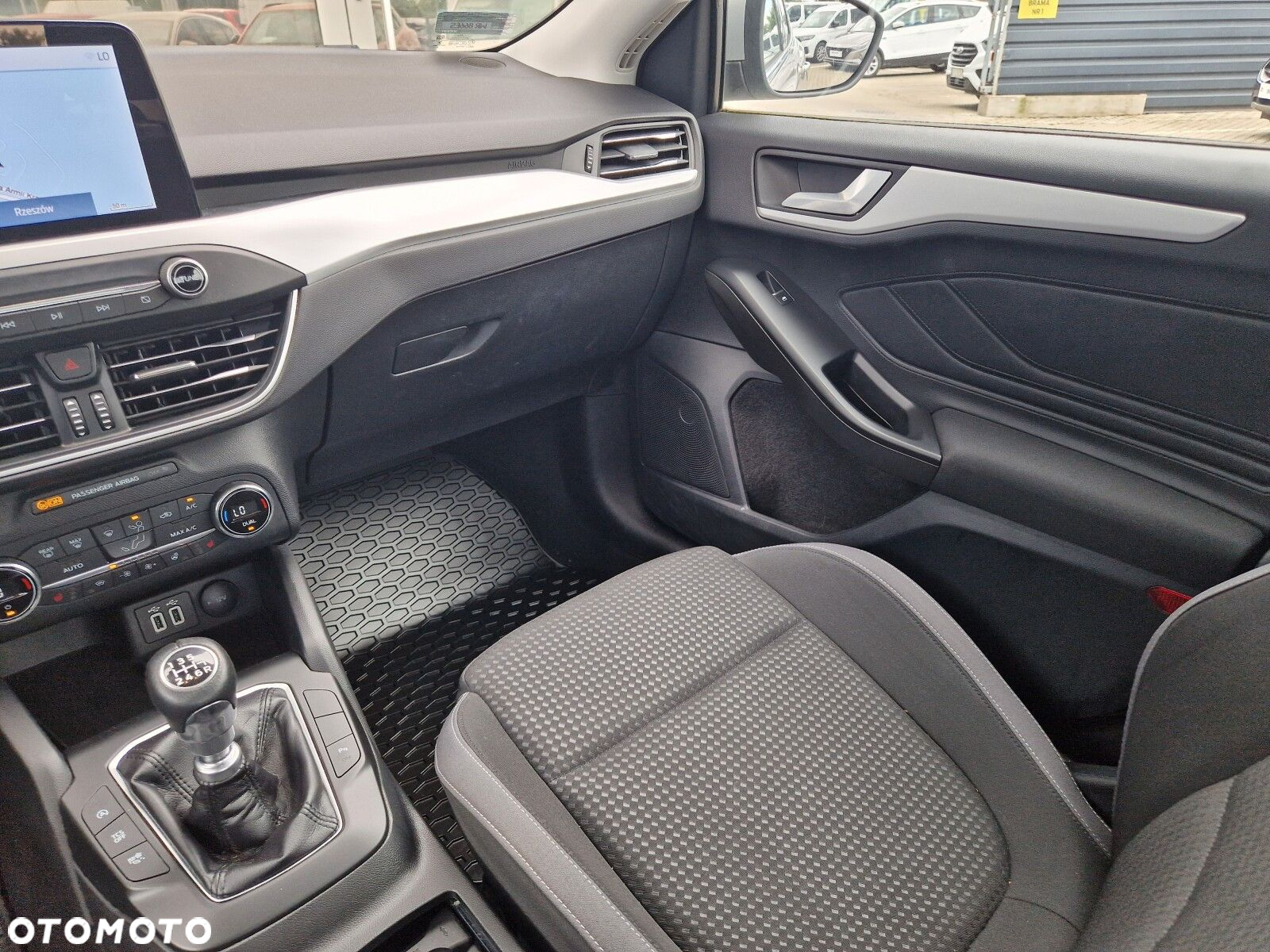 Ford Focus 1.0 EcoBoost Titanium - 12