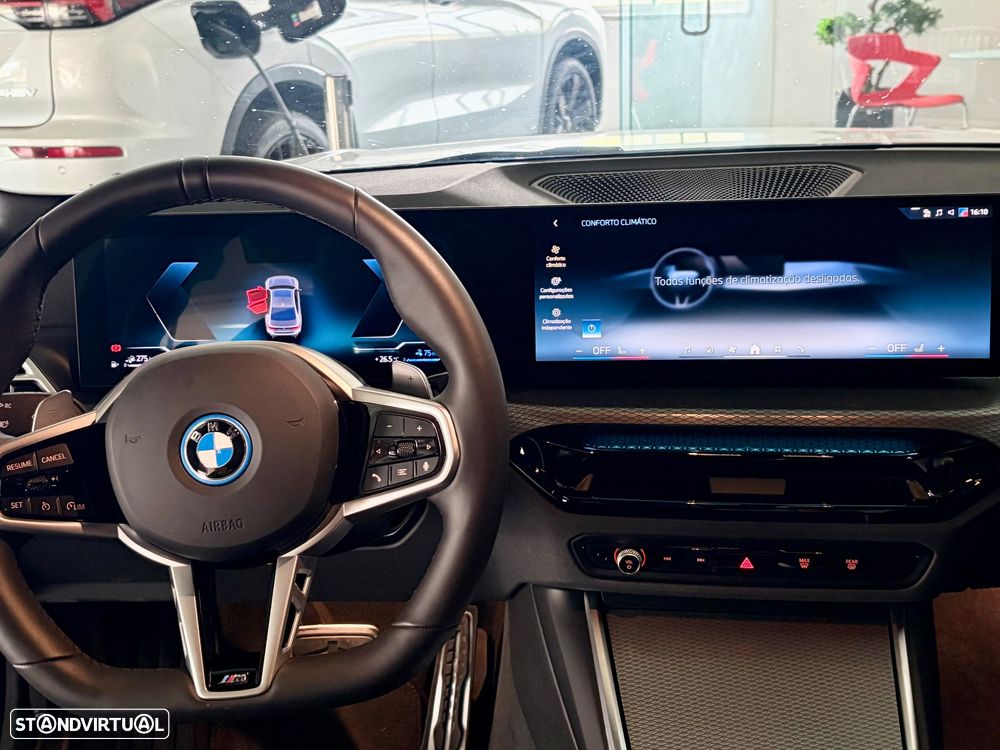 BMW 330 e Pack Desportivo M Auto - 18