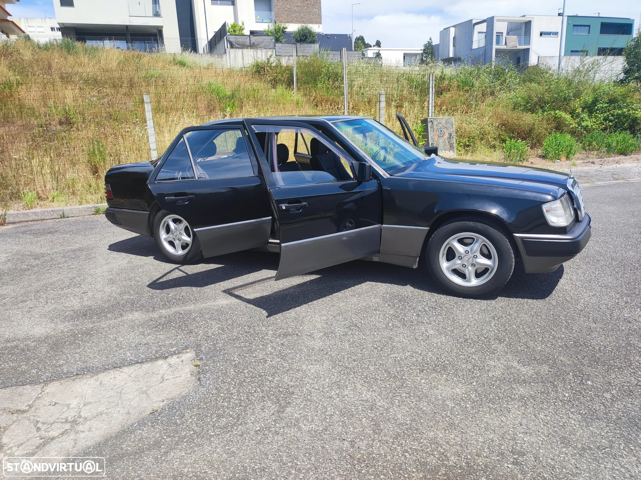 Mercedes-Benz 250 D - 10