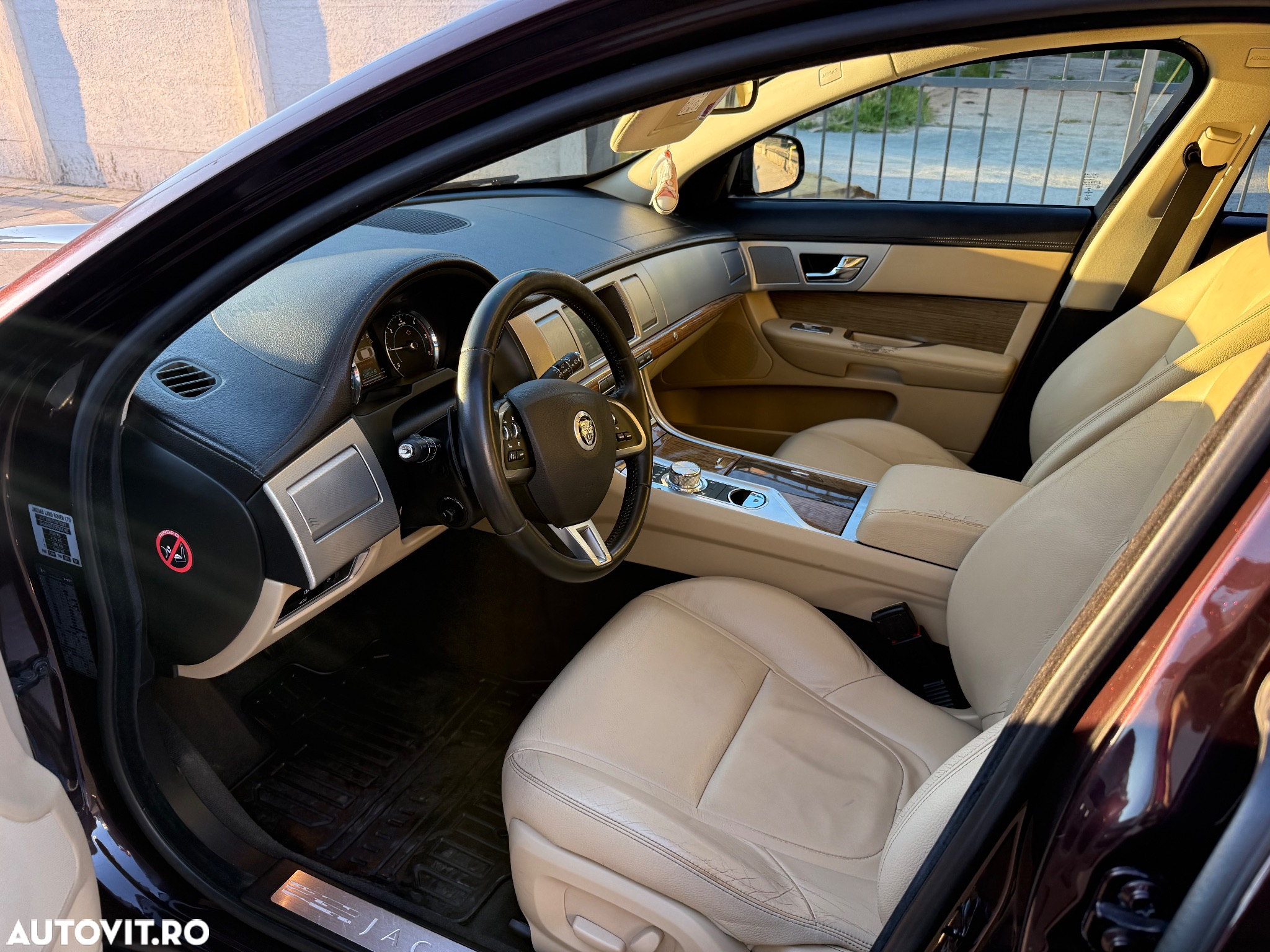Jaguar XF 2.2D - 11