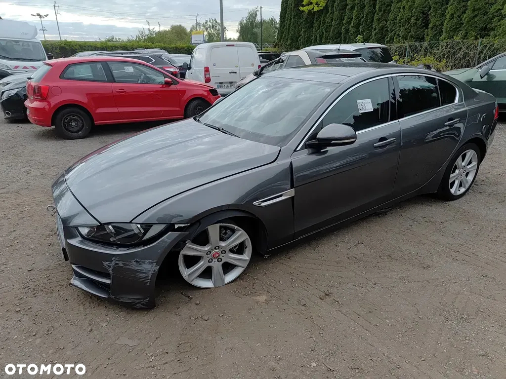 Jaguar XE 20d Prestige - 27