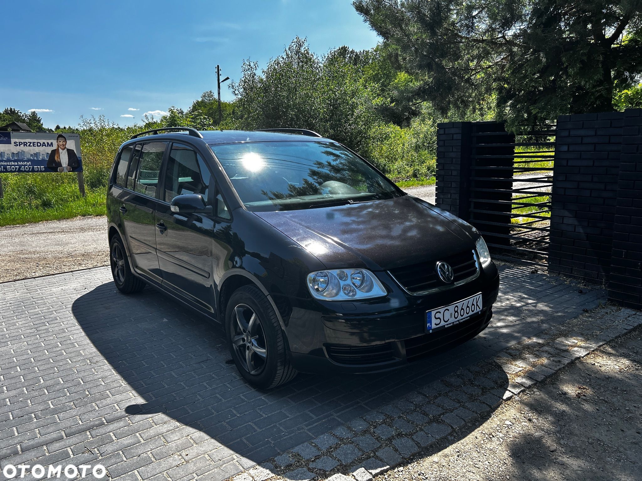 Volkswagen Touran 1.6 FSI Trendline - 1