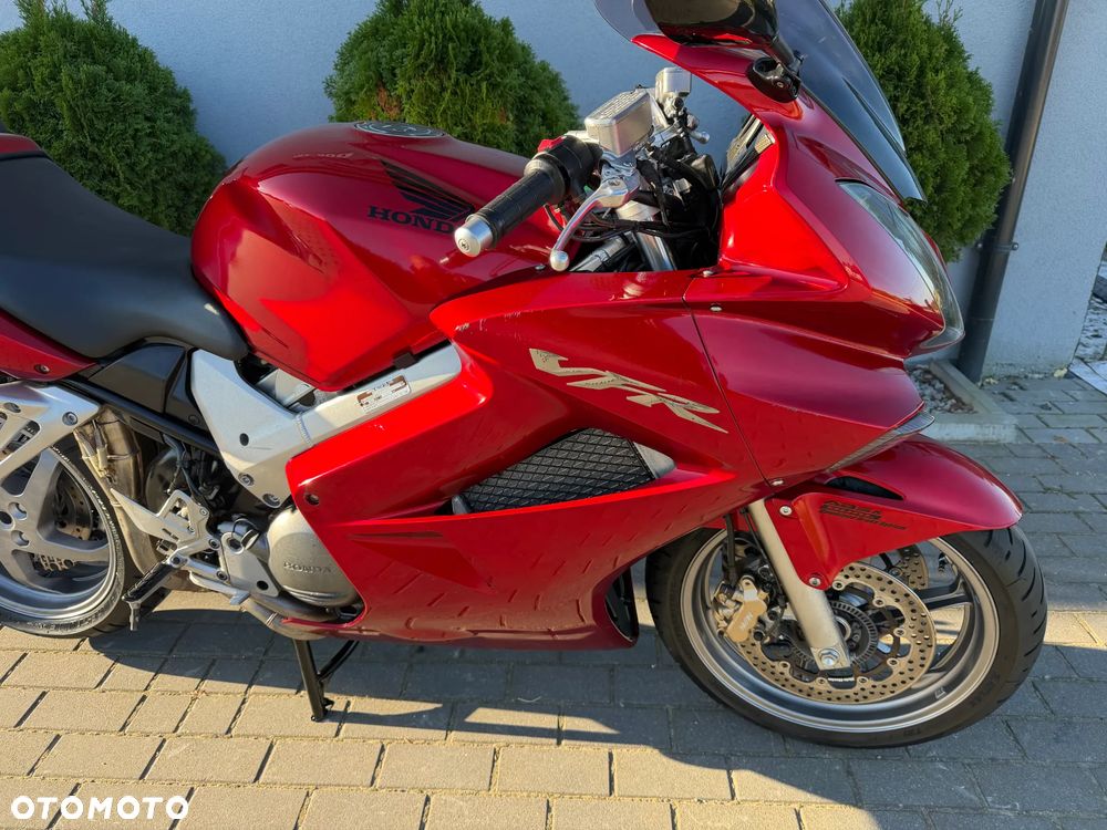 Honda VFR - 16