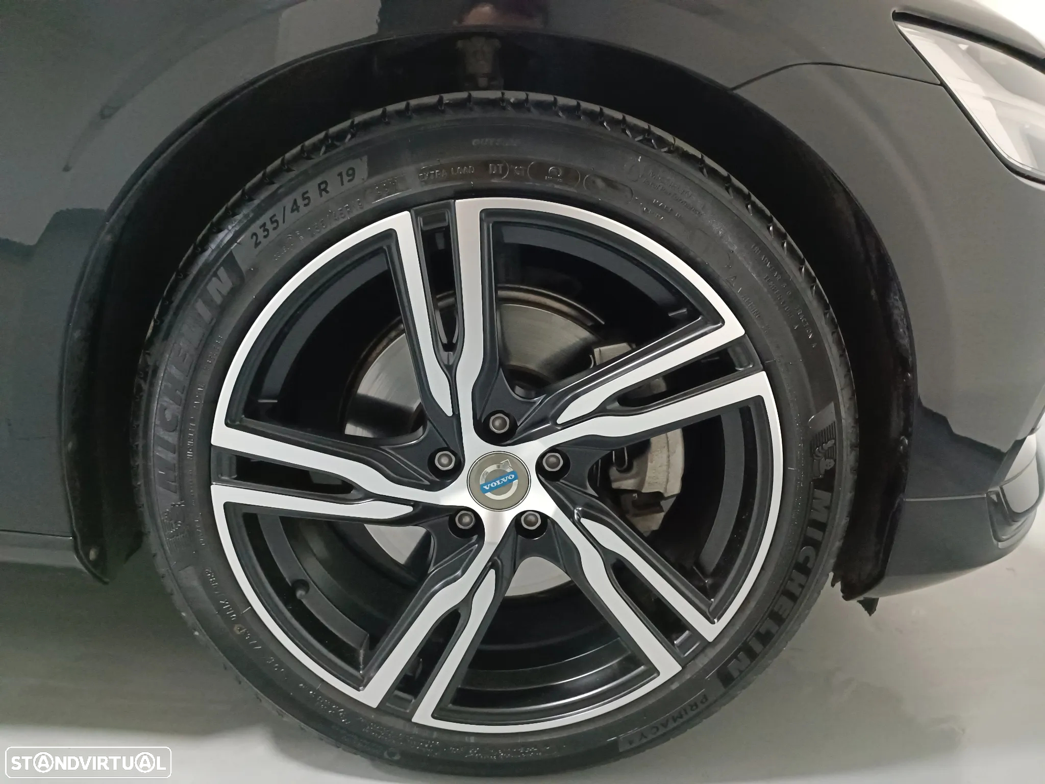 Volvo V60 2.0 B4 Plus Dark Auto - 21