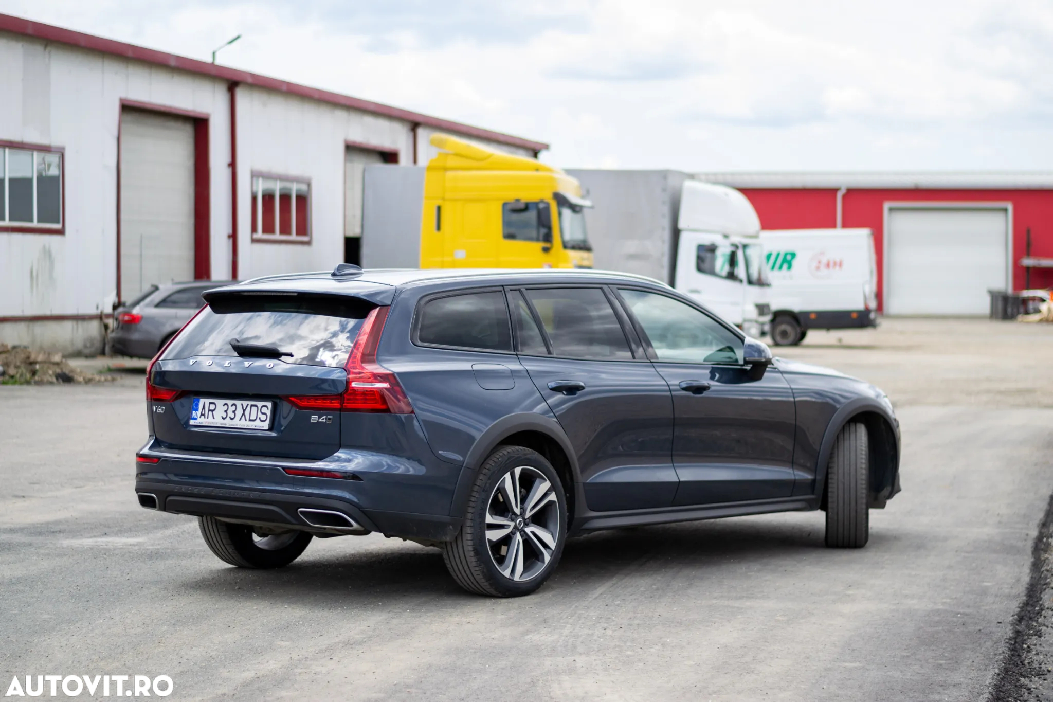 Volvo V60 B4 MHEV AT8 FWD Momentum Pro - 6
