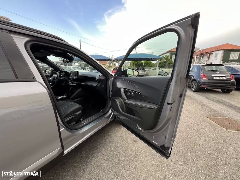 Peugeot e-2008 50 kWh GT - 34