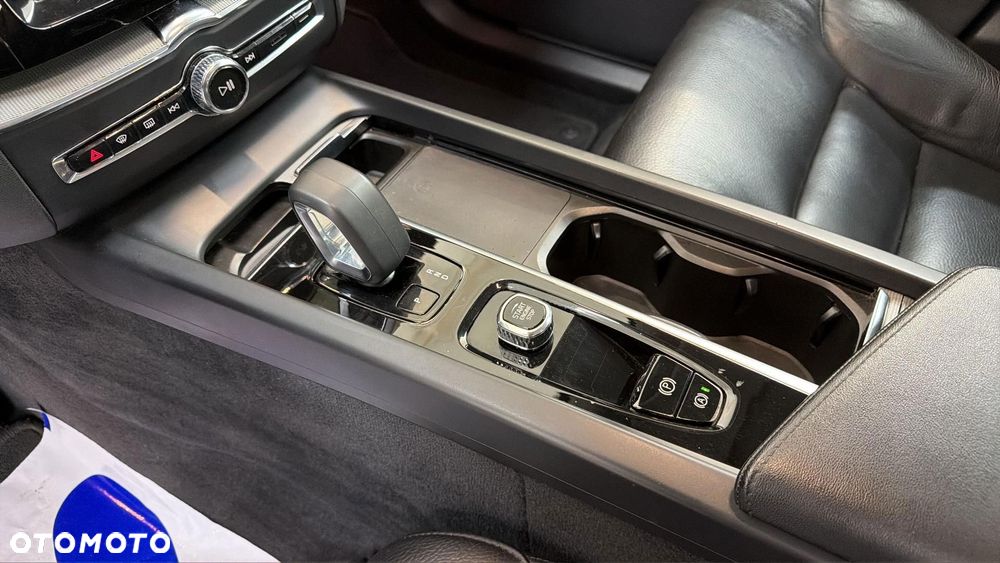 Volvo XC 60 B4 B Core - 16