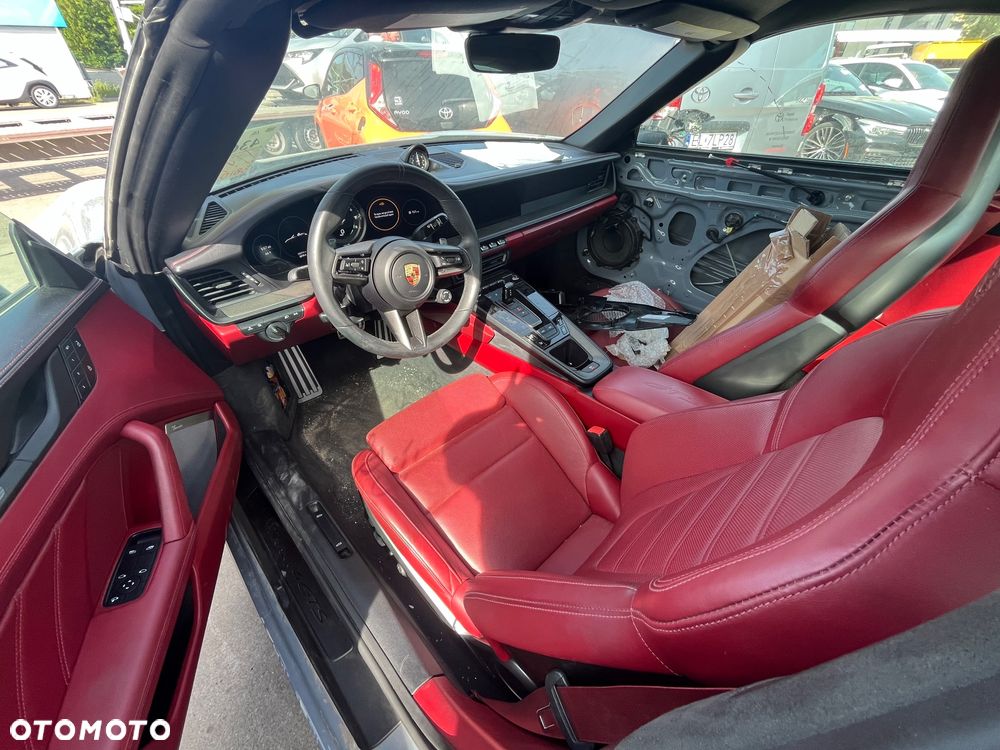 Porsche 911 Targa 4 GTS PDK - 9