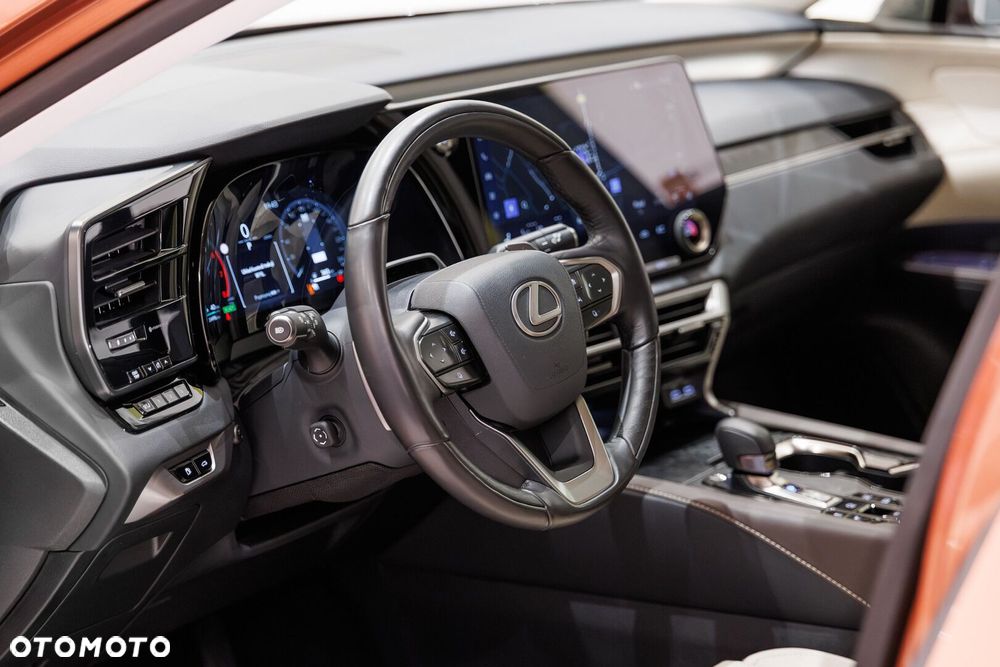 Lexus RX 450h+ Omotenashi - 25