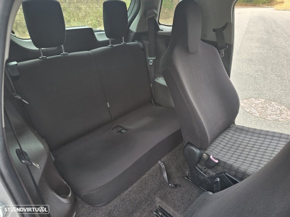 Toyota iQ 1.4 D-4D - 12