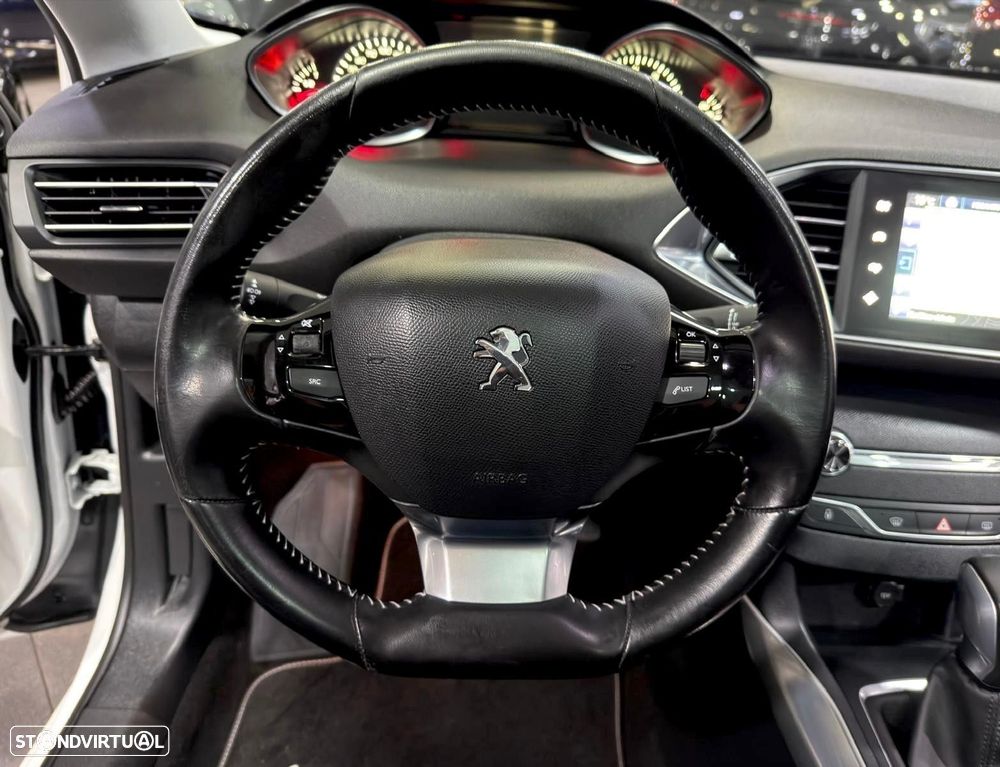 Peugeot 308 SW 1.2 PureTech Allure EAT6 - 22