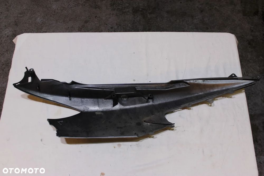 Owiewka lewa tył Suzuki Burgman 400 AN400 K7 - 4