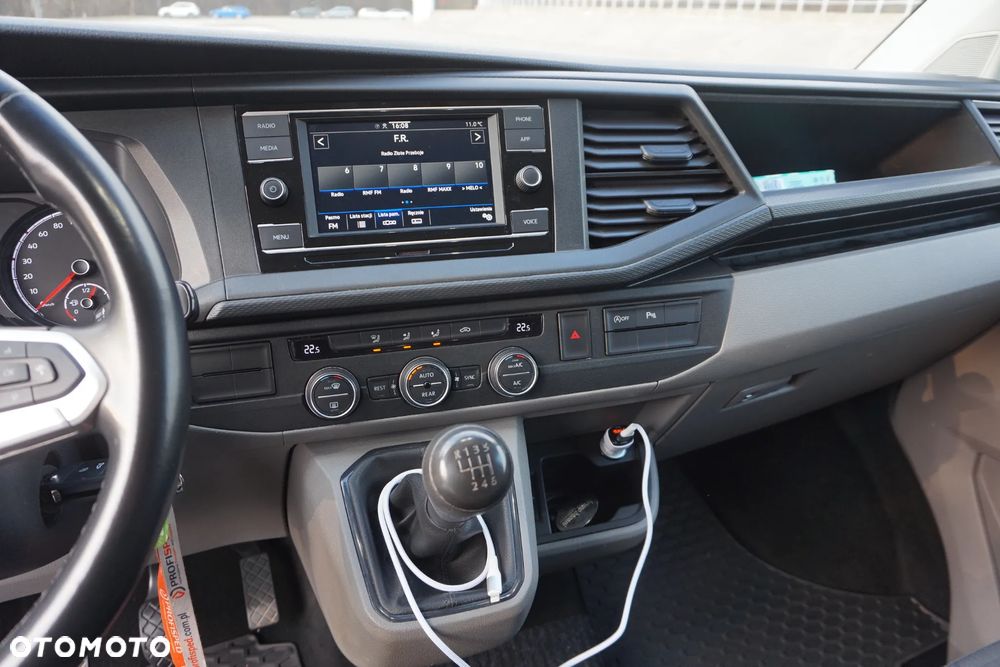 Volkswagen Caravelle - 31