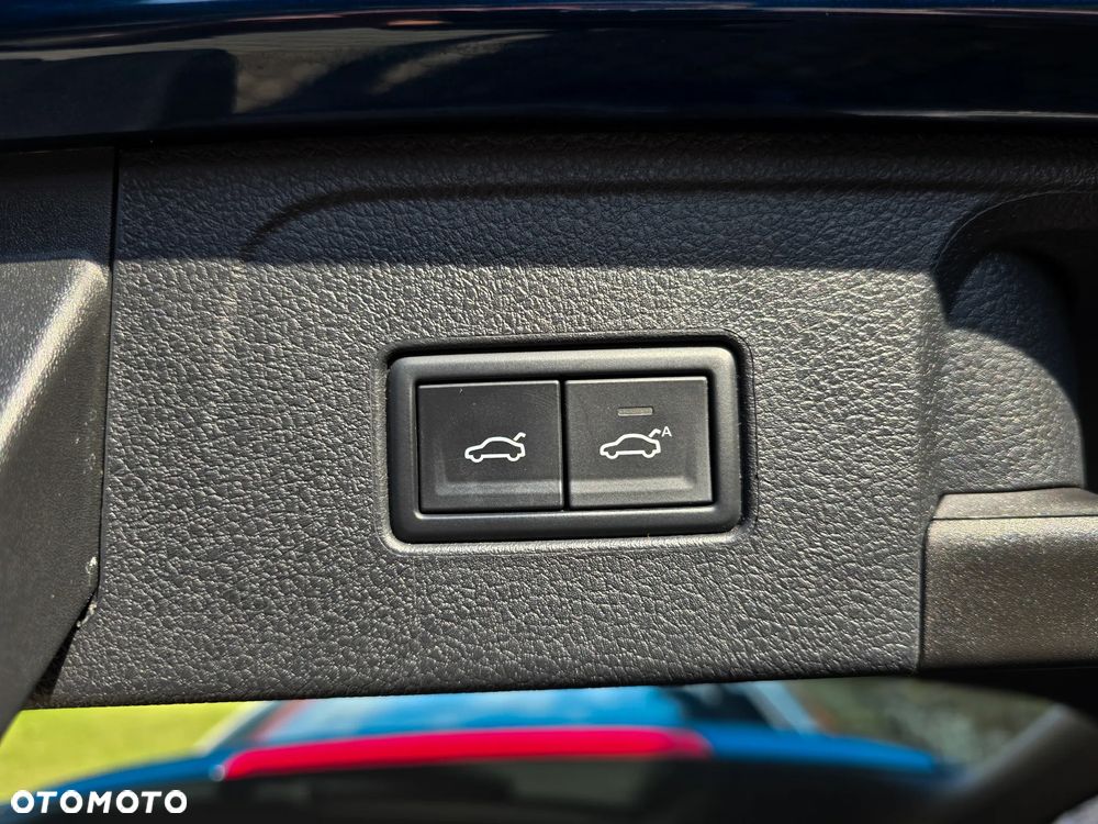 Volkswagen Passat Variant 2.0 TDI EVO Elegance DSG - 9