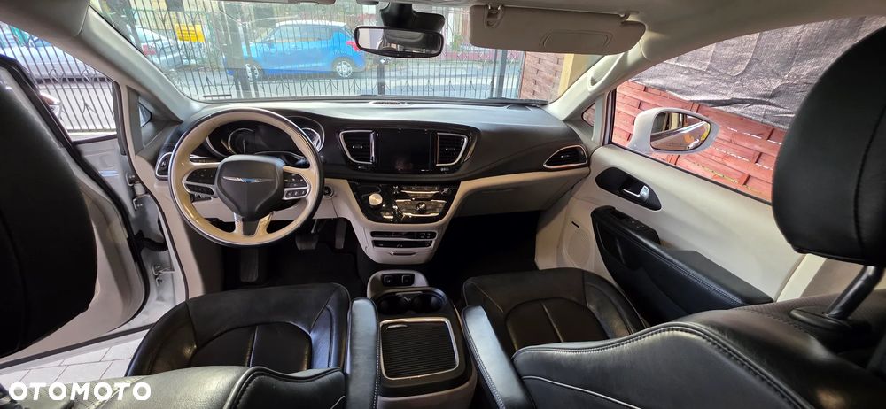 Chrysler Pacifica - 23