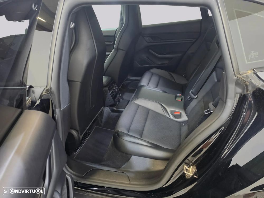 Porsche Taycan Cross Turismo - 16
