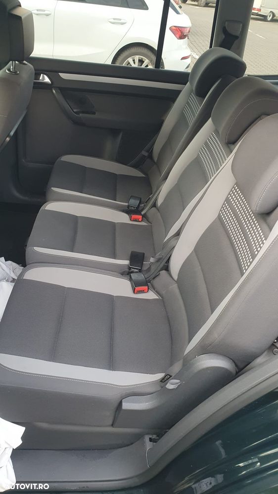 Volkswagen Touran 1.6 TDI DSG Highline - 4