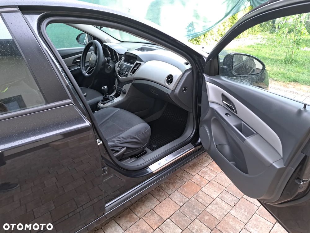 Chevrolet Cruze 1.6 Base - 9