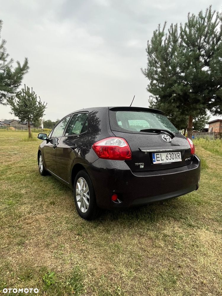 Toyota Auris 1.4 D-4D Luna - 2
