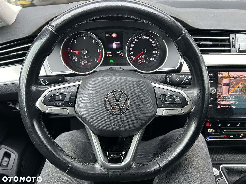 Volkswagen Passat Variant 2.0 TDI SCR Highline - 33