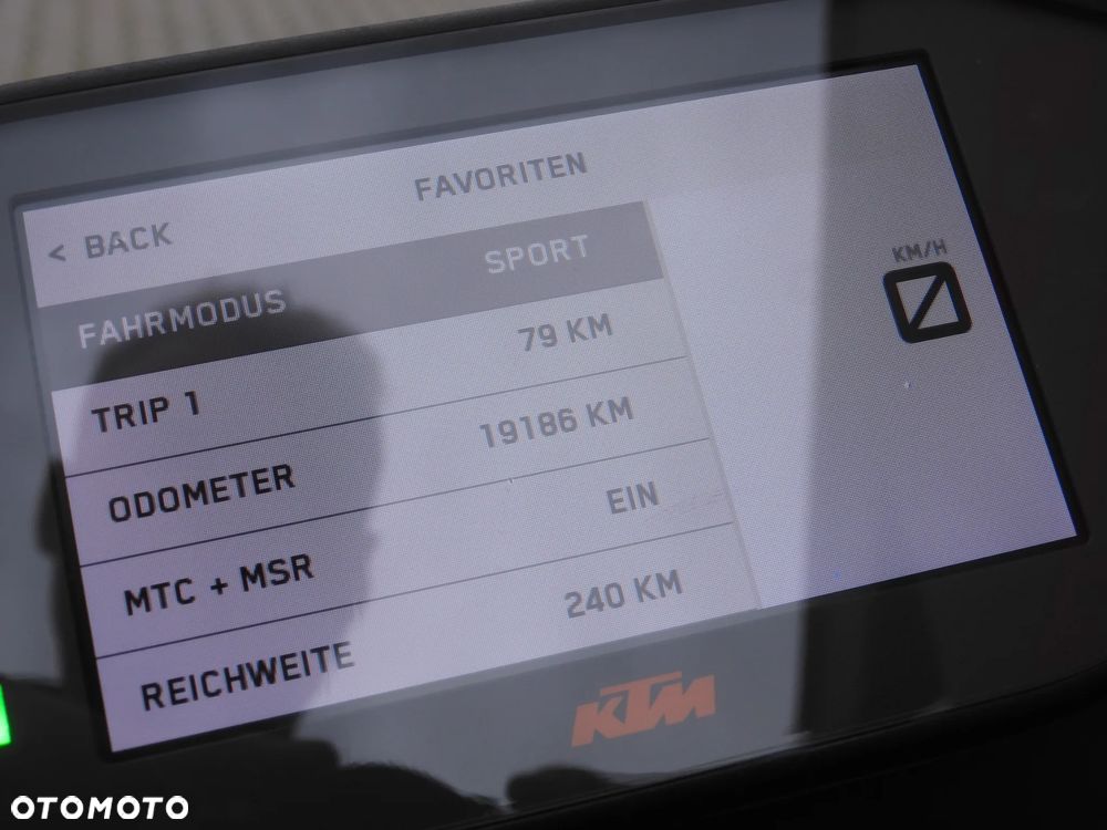 KTM DUKE 890 - 24