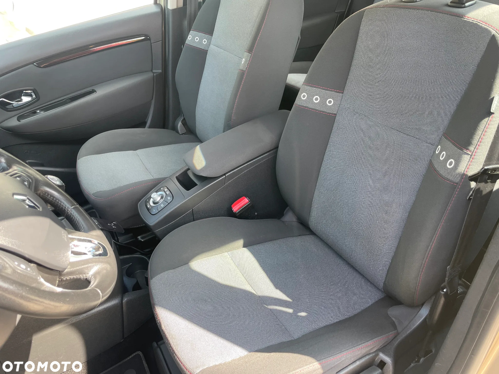 Renault Scenic ENERGY TCe 130 BOSE EDITION - 12
