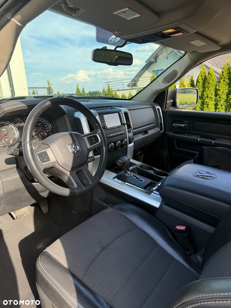Dodge RAM - 8