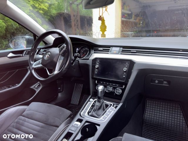 Volkswagen Passat 2.0 TDI Elegance DSG - 9