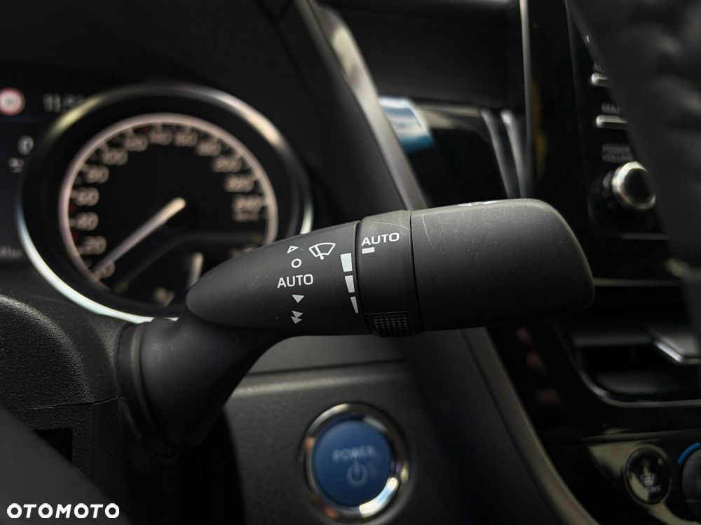 Toyota Camry 2.5 Hybrid Comfort CVT - 24