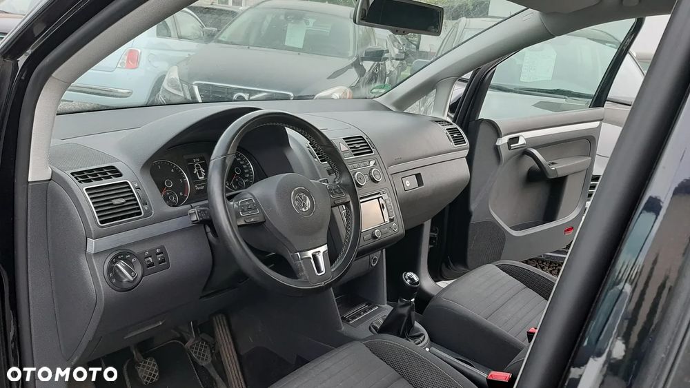 Volkswagen Touran - 10